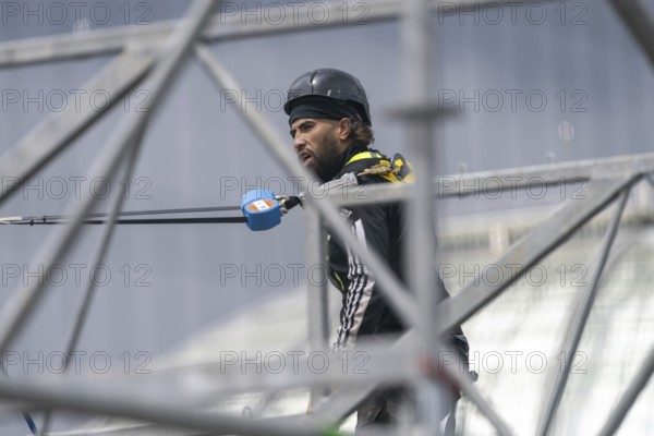 Scaffolders at work, erecting a large scaffold, grandstands for the Olympic Games, Place de la Concorde, Paris, Île-de-France, France, Europe