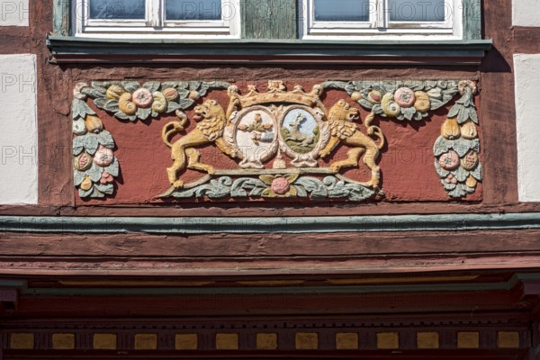 Colourfully painted carvings, lions with coat of arms medallions, paradise, floral ornaments, half-timbered house of Georg Karl Happel, Gasthaus Zum Goldenen Löwen, market square, historic old town, Butzbach, Wetterau, Hesse, Germany, Europe