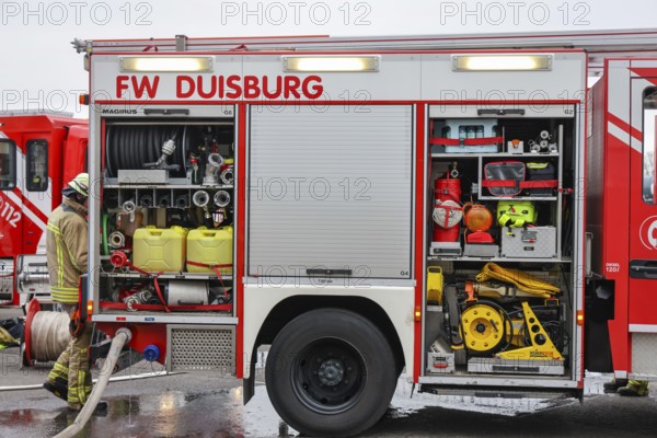 Duisburg, North Rhine-Westphalia, Germany, firefighting exercise, people are rescued from a burning flat. Press event: Federal Chancellor Olaf Scholz visits fire engine 530 of the Duisburg volunteer fire brigade at fire and rescue station 5 in Homberg. Together with a firefighting unit of the professional fire brigade, the firefighting school is also housed there, Europe