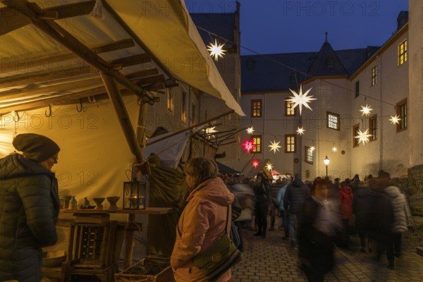 Christmas market with stalls in the castle courtyard of Schwarzenberg Castle, Erzgebirge, Saxony, Germany, Europe