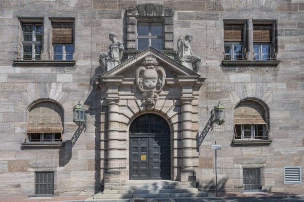 Side portal of the court building, built between 1909 and 1916 in the Neo-Renaissance style, Fürther. Str., 110, Nuremberg, Middle Franconia, Bavaria, Germany, Europe