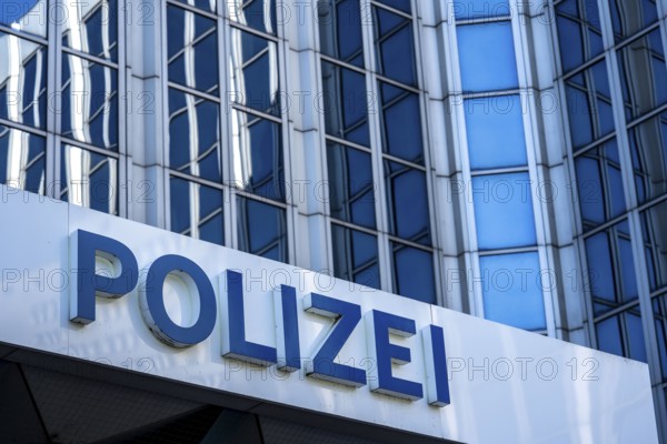 Police, building of a police authority Symbolic image