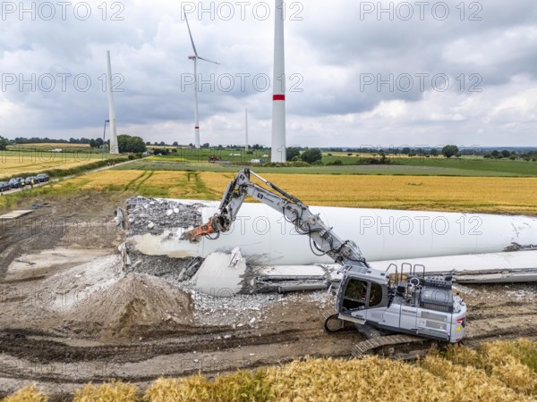 Demolished tower of a 20 year old wind turbine, in the Werl wind farm, 5 old Enercon E-66 turbines are demolished, 2 new Siemens SG6.6-170 wind turbines replace them, the 2 new wind turbines produce twice as much energy, 12 MW power, as the 5 old wind turbines, called repowering, demolition work, Werl, North Rhine-Westphalia, Germany, Europe