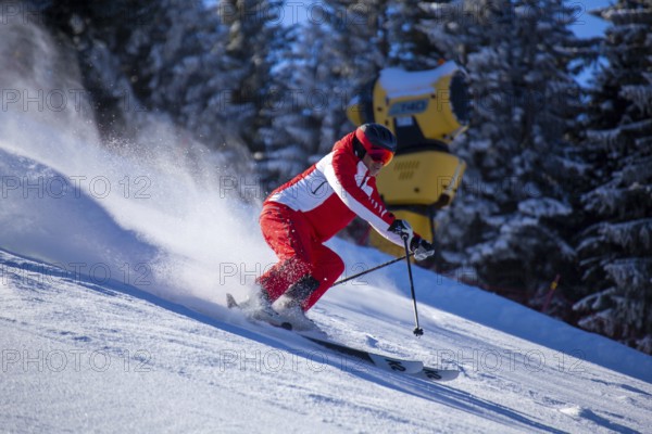 Oberjoch, Bavaria: Experienced skier on a red piste