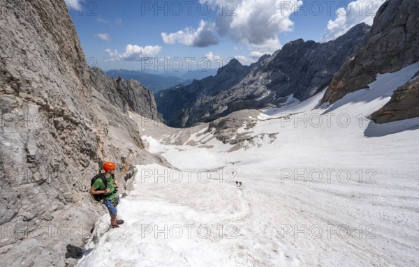 Mountaineer on a snowfield, mountain basin with glacier remnant of the Höllentalferner, Höllental, rocky mountain peaks, Höllental, Bavaria, Germany, Europe