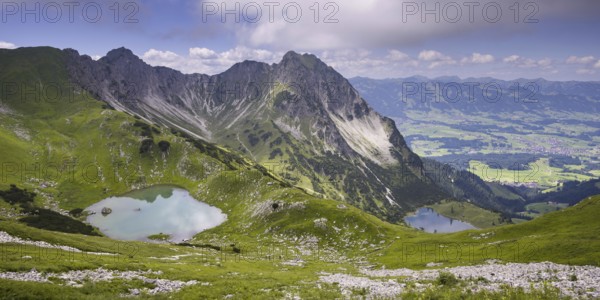 Oberer Gaisalpsee, Unterer Gaisalpsee, behind them Gaisalphorn, 1953m, and Rubihorn, 1957m, Allgäu Alps, Allgäu, Bavaria, Germany, Europe