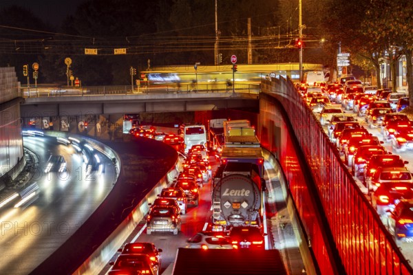 Evening traffic, partly with congestion, slow-moving traffic on the A40 motorway, traffic jam heading east, after a serious traffic accident, with full closure of the directional lanes, road users try to avoid via inner-city roads, exit Essen-Huttrop, North Rhine-Westphalia, Germany, Europe