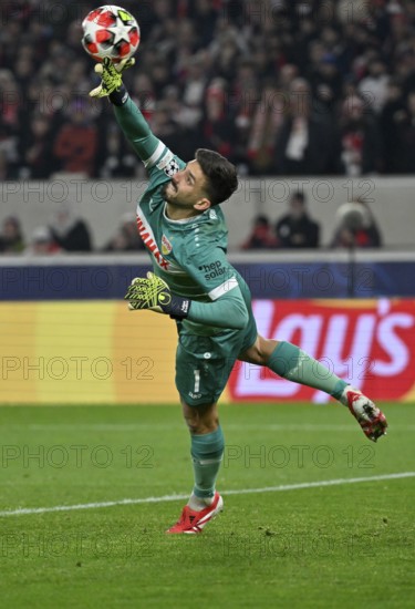 Goalkeeper Fabian Bredlow VfB Stuttgart (01) Parade Brilliant save Champions League action, MHPArena, MHP Arena Stuttgart, Baden-Württemberg, Germany, Europe