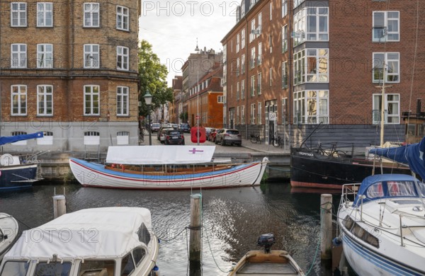 Sailboats, residential buildings, Wilders Canal, Copenhagen, Denmark, Europe