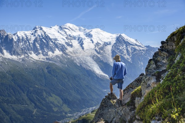 Mountaineer in front of the glaciated summit of Mont Blanc, Mont Blanc massif, Chamonix-Mont-Blanc, Haute-Savoie, France, Europe