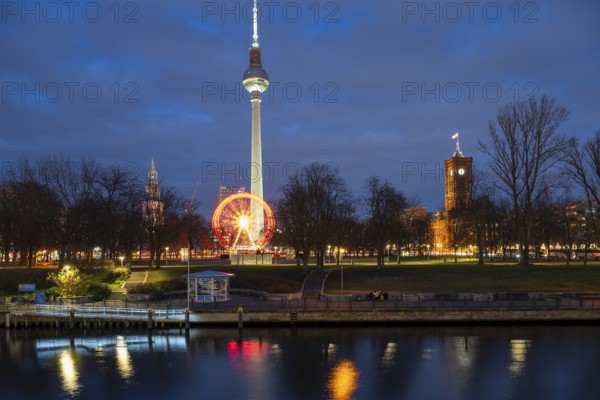 View over the Spree to the city centre park, Ferris wheel in front of the TV tower, Red City Hall, Blue Hour, Mitte, Berlin, Germany, Europe