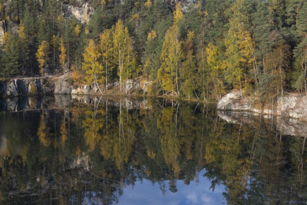 Adršpašské pond, lakeshore with trees and rocks on a sunny day in autumn, Dolní Adršpach, 549 57 Adersbach, CZ