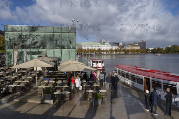 Restaurant and ships at the jetty, Jungfernstieg, Inner Alster Lake, Hamburg, Germany, Europe