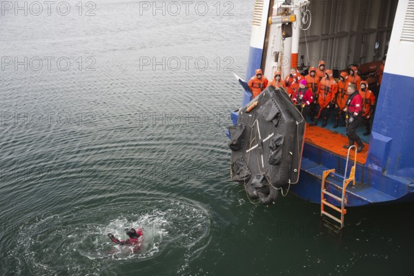 Slysavarnarfélagið Landsbjörg, Icelandic Association for Search and Rescue (ICE-SAR, rescue training in Reykjavík, Maritime Safety and Survival Training Centre (MSSTC), Training on liferaft handling