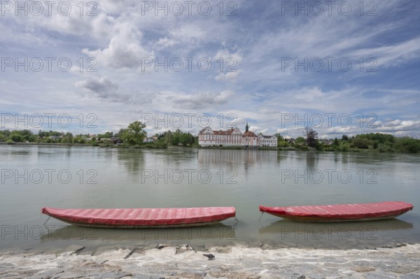 View of Neuhaus Castle seen from Schärding, in front the river Inn, Schärding, Lower Austria, Austria, Europe