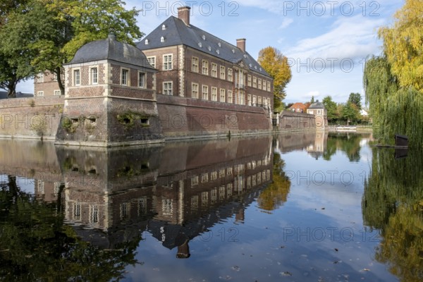 Ahaus Baroque and moated castle, today the seat of the Ahaus Technical Academy, Ahaus, Muensterland, North Rhine-Westphalia, Germany, Europe