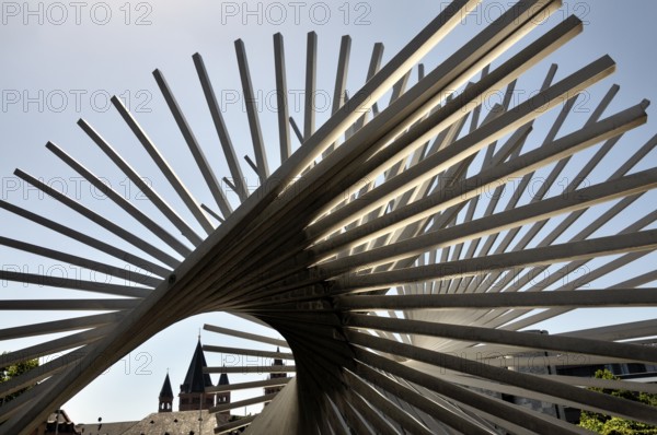 Sculpture Lebenskraft by the Spanish sculptor and draughtsman Andreu Alfaro on Jockel-Fuchs-Platz, Mainz, Rhineland-Palatinate, Germany, Europe