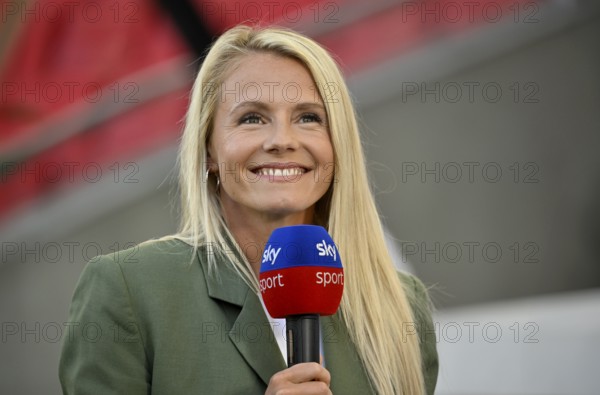 SKY TV expert, presenter, Julia Simic, portrait, blonde, smiles, in an interview, microphone, microphone, logo, MHPArena, MHP Arena Stuttgart, Baden-Württemberg, Germany, Europe