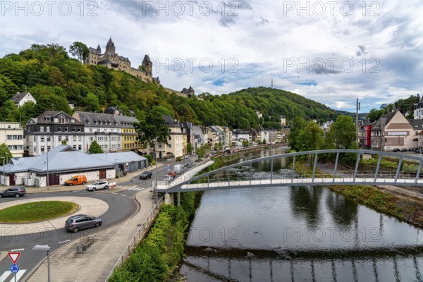 The town of Altena in the Sauerland, Märkischer Kreis, Altena Castle, the first German youth hostel, on the River Lenne, North Rhine-Westphalia, Germany, Europe