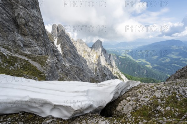 Residual snow in a saddle in spring, rocky mountain landscape, ascent to the summit of the Ackerlspitze, Wilder Kaiser, Kaiser Mountains, Tyrol, Austria, Europe