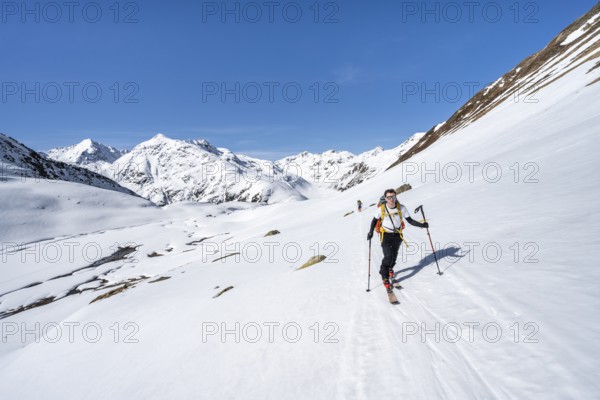 Ski tourer in mountain landscape with snow, ascent to Grialetsch Scharte, Bündner Haute Route, Albula Alps, Rhaetian Alps, Grisons, Switzerland, Europe