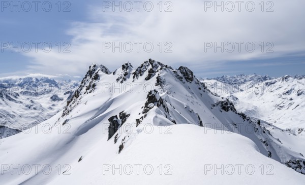 View of mountain panorama with mountain peaks of the Bernina group, mountain landscape in winter on the Scalettahorn, Grisons Haute Route, Albula Alps, Rhaetian Alps, Grisons, Switzerland, Europe