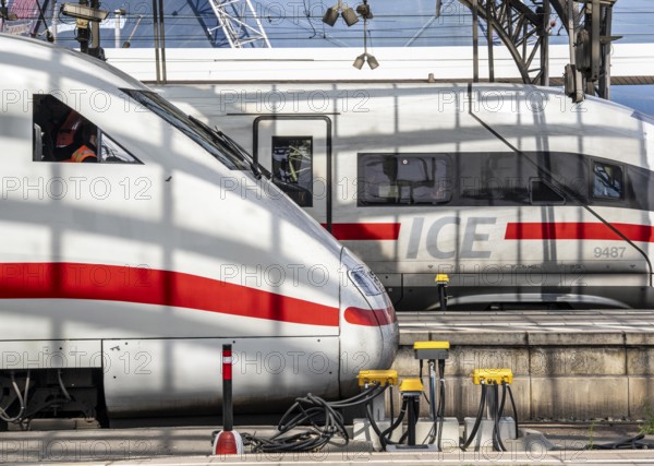 Digitalisation at Deutsche Bahn, in the yellow cable protection and distribution boxes the data cables from various sensors, such as axle counters, signals, points, RFID recording devices, etc., converge on the tracks, from here they are sent to the digital interlocking technology to record data for controlling rail traffic, Cologne, North Rhine-Westphalia, Germany, Europe