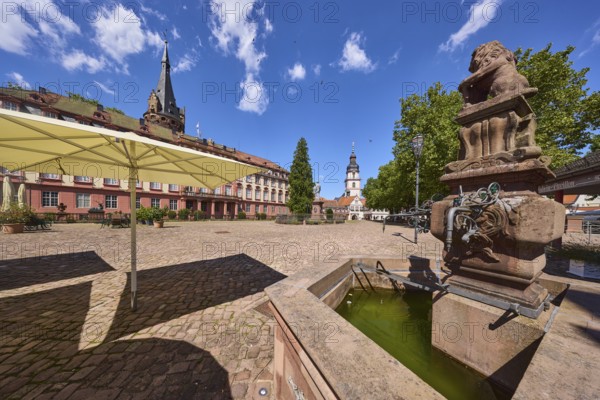 Market fountain, fountain, outdoor area of a restaurant with parasol, church tower, Erbach town church, Erbach castle, market square, Erbach, Odenwald, Odenwaldkreis, Hesse, Germany, Europe