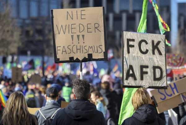 Essen, North Rhine-Westphalia, Germany - Demonstration against the right in Essen's green centre, several thousand people demonstrate against the AfD and the Merz-CDU's course on asylum policy, against the shift to the right in politics, against right-wing extremism, against the strengthening of the AfD and the course of CDU leader Friedrich Merz, the adoption of a CDU motion for a stricter migration policy with votes from the AfD led many citizens to openly articulate their opposition, #ZusammenGegenRechts, Bündnis Zusammen gegen Rechts