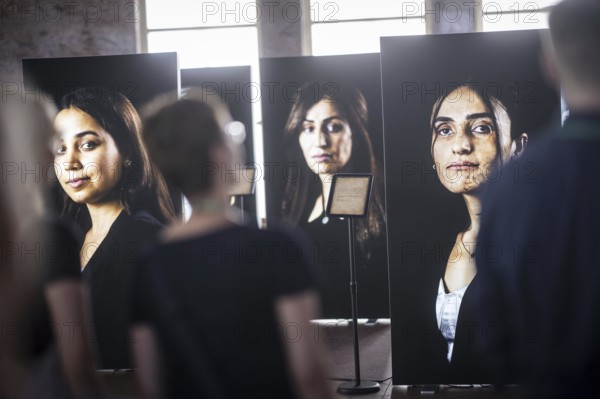 Exhibition at the Federal Foreign Office in Berlin: Jihan Alomar survived the genocide of the Yazidi woman 10 years ago and gives a tour of the exhibition The woman who defeated IS recorded here in Berlin, 22 August 2024