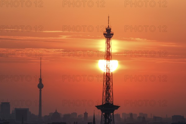 Sunrise in Berlin, Radio Tower, Television Tower, 06.09.2024, Berlin, Berlin, Germany, Europe