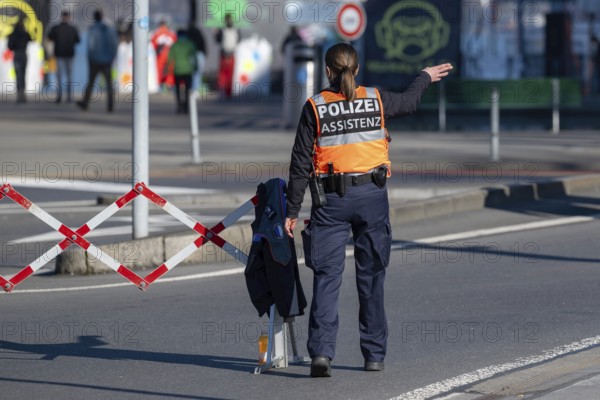 Police policewoman assistance hand signal