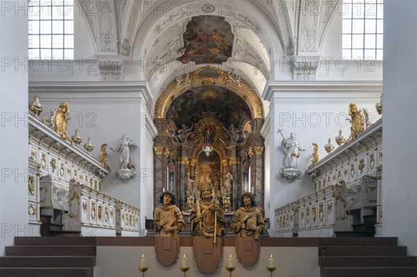View of the chancel, in front statues of Bishop Kilian, centre, with Kolonat and Totnan in St. Kilian's Cathedral, detail, Würzburg, Lower Franconia, Bavaria, Germany, Europe