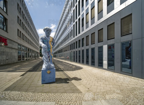 Sculpture Hallescher Schweinehirt by Carsten Theumer opposite the Hallmarkt, Halle an der Saale, Saxony-Anhalt, Germany, Europe