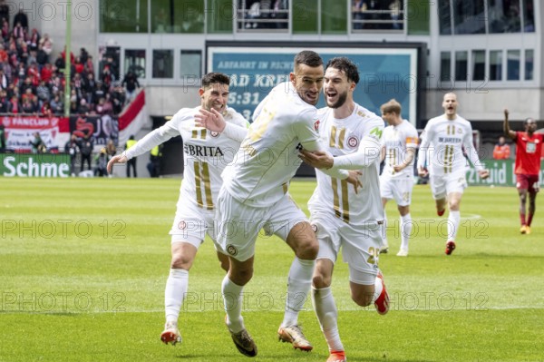 20.04.2024, Football 2nd Bundesliga, Season 2023/24, Matchday 30: 1. FC Kaiserslautern vs SV Wehen Wiesbaden (1:1) . Great jubilation after the equaliser by Ivan Prtajin (18, SV Wehen Wiesbaden)