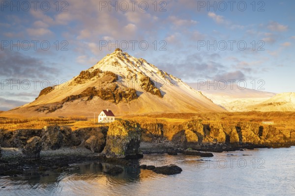 Detached house on the coast near Arnarstapi, Snäfellsnes Peninsula, Snæfellsnes, West Iceland, Iceland, Europe