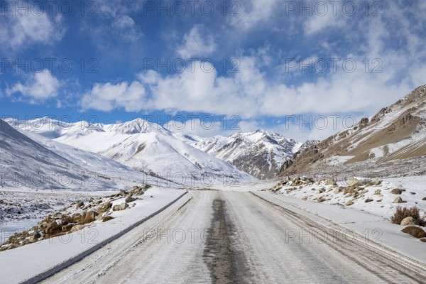 Winter Pamir Highway, Khorugh, Gorno-Badakhshan Province, Tajikistan, Central Asia, Asia