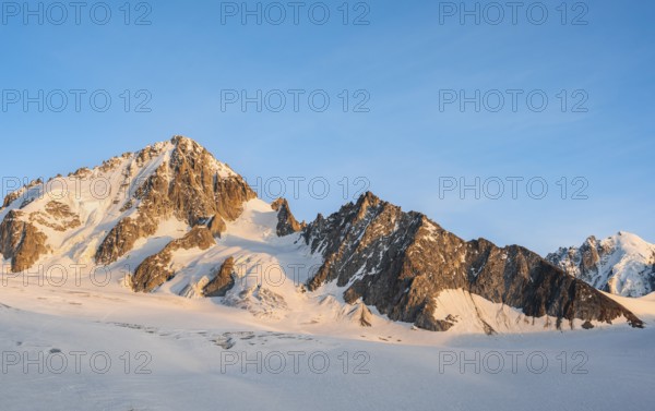 High alpine mountain landscape at sunset, summit of the Aiguille de Chardonnet and Glacier du Tour in the evening light, glacier and mountain peaks, Chamonix, Haute-Savoie, France, Europe