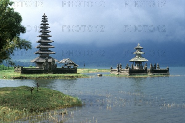 Ulu Danu Tempel im Bratansee, Bali, Indonesien