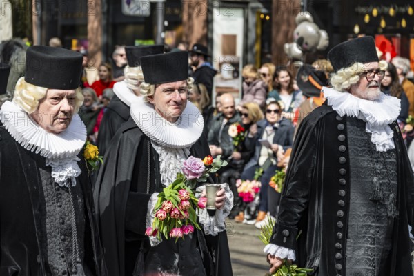 Parade of historically costumed guildsmen, Sechseläuten or Sächsilüüte, Zurich Spring Festival, Zurich, Switzerland, Europe