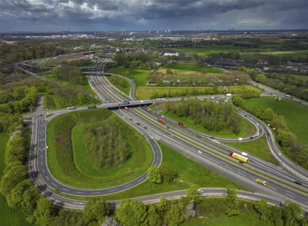 Duisburg, North Rhine-Westphalia, Germany, Ruhr area landscape at the Kaiserberg motorway junction, the junction connects the A3 motorway with the A40 motorway, the spaghetti junction will be renovated in the next few years, Europe
