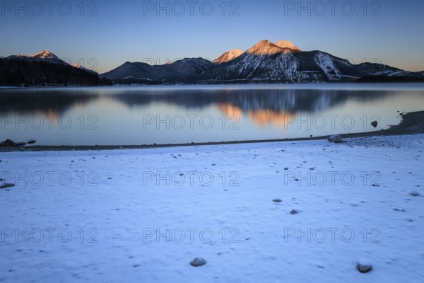 Sunrise over mountain lake, reflection, winter, Walchensee, view of Herzogstand and Heimgarten, Upper Bavaria, Bavaria, Germany, Europe