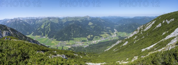 View into the valley to Achenkirch, from the pre-summit of Hochunnütz, Unnütz crossing, Brandenberg Alps, Tyrol, Austria, Europe