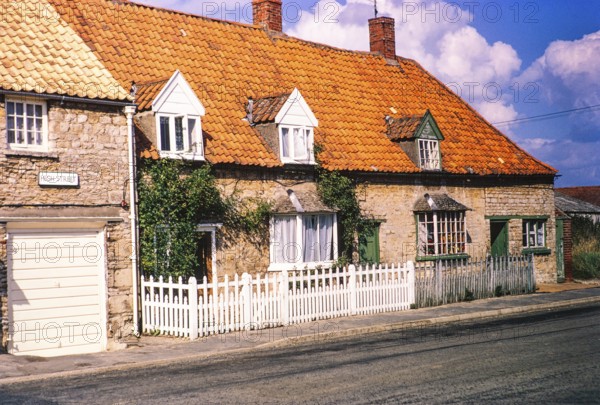 Dorfhäuser in der High Street, Swinstead, Lincolnshire, England, UK 31. August 1970