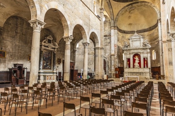 The church of San Frediano, view from the entrance to the altar, historic city centre, Lucca, Tuscany, Italy, Europe