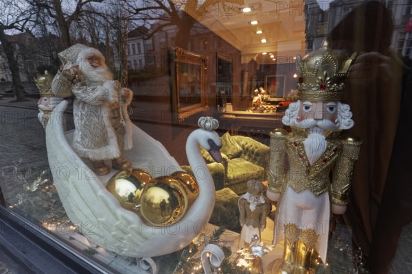 Artistically decorated window with Christmas figures and swan, Hotel Die Swaene, Bruges, West Flanders, Flanders, Belgium, Europe