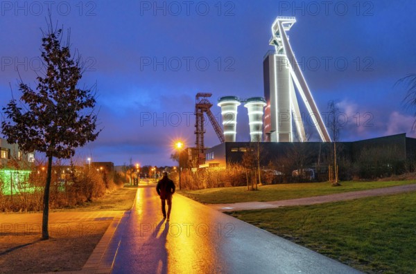 Shaft of the former Schlägel & Eisen coal mine, shaft 3/4/7, Herten, North Rhine-Westphalia, Germany, Shaft of the former Schlägel & Eisen coal mine, shaft 3/4/7, illumination, illumination of shaft 4, Herten, North Rhine-Westphalia, Germany, Europe
