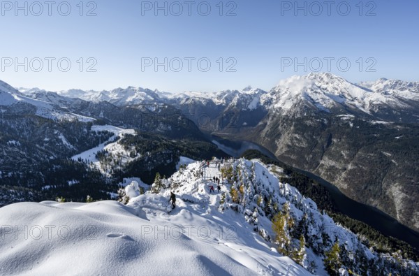 Snow-covered summit of the Jenner with viewing platform in autumn, view of Königssee and Watzmann, Berchtesgaden National Park, Berchtesgaden Alps, Schönau am Königssee, Berchtesgadener Land, Bavaria, Germany, Europe