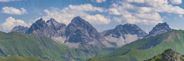 Mountain panorama from the Kanzelwand, 2224m, to Öfnerspitze, 2576m, Großer Krottenkopf, 2656m and Kratzer, 2427m, Hornbachkette, Allgäu Alps, Bavaria, Germany, Europe