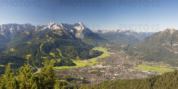 Panorama from the Wank, 1780m, to the Wetterstein mountains with Alpspitze 2628m, Jubiläumsgrat and Zugspitze 2962m, Werdenfelser Land, Upper Bavaria, Bavaria, Germany, Europe